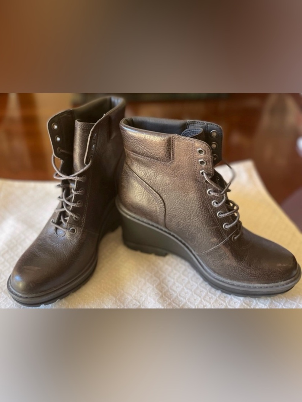 “Timberland” Brown Leather Wedge Boots Size: 7  NWOT
